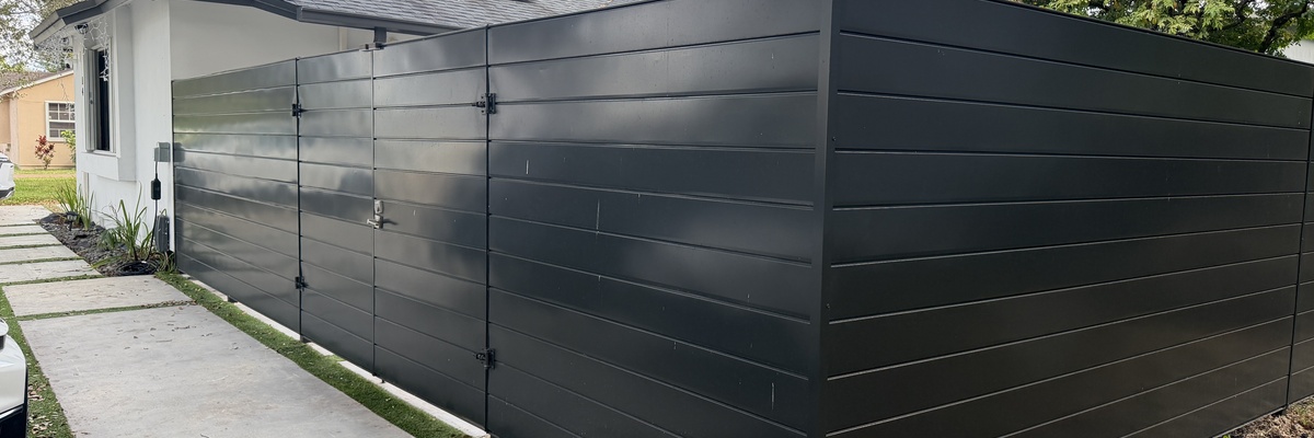 Sleek and Elegant Fence