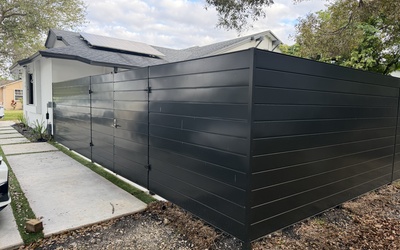 Sleek and Elegant Fence