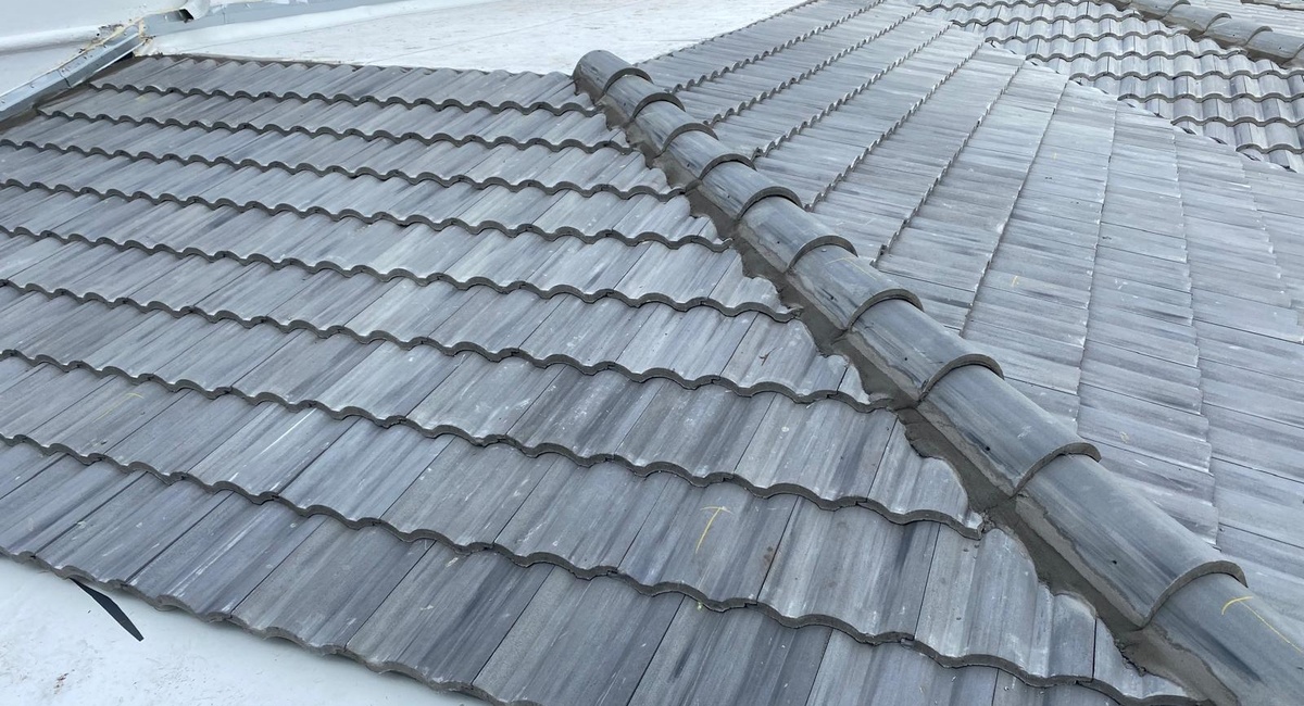 Choosing the Right Roof Material in Miami: Tile, Shingle, or TPO?